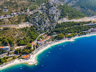 Diese einzigartige und stilvolle Villa Casa Vita mit 4 Schlafzimmern liegt direkt oberhalb der malerischen Stadt Omiš