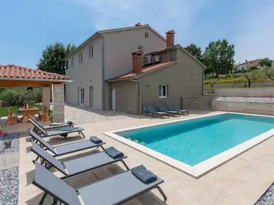 Villa für 8 Personen (220 m²) in Brig 9/10 Villa für 8 Personen (220 m²) in Brig 9/10