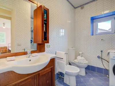 Badezimmer mit Dusche