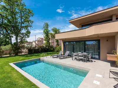 PoolOfHouse