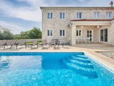 Villa für 8 Personen (166 m²) in Brtonigla 1/10