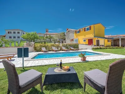 Villa für 8 Personen (200 m²) in Brtonigla 2/10