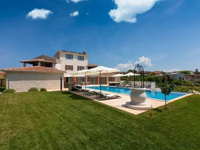 Villa für 14 Personen (750 m²) in Brtonigla 5/10