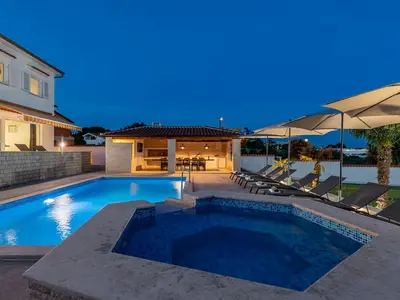 PoolOfHouse