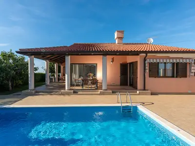 Villa für 7 Personen (150 m²) in Buje 1/10