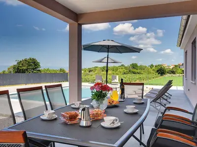 Villa für 6 Personen (100 m²) in Burići 3/10