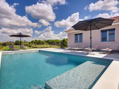Villa für 6 Personen (100 m²) in Burići 1/10