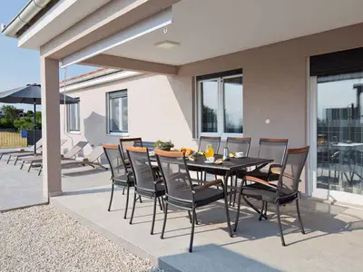 Villa für 6 Personen (100 m²) in Burići 2/10