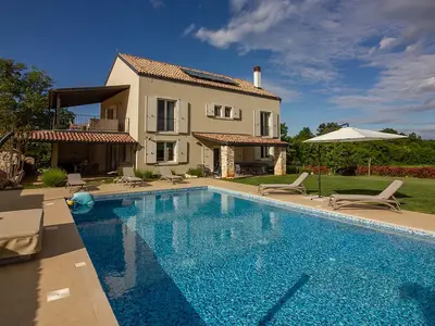 Villa für 10 Personen (420 m²) in Butkovići 1/10