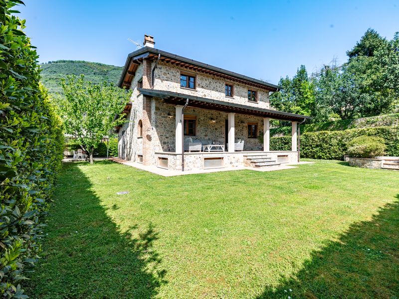 23997746-Villa-7-Camaiore-800x600-0