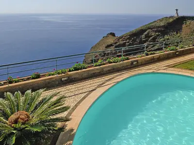 PoolOfHouse