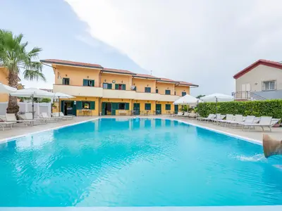 PoolOfHouse