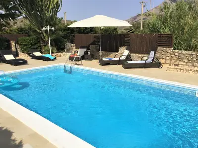 PoolOfHouse