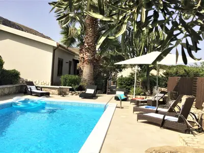 PoolOfHouse