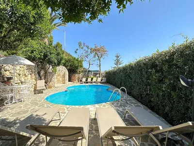 PoolOfHouse