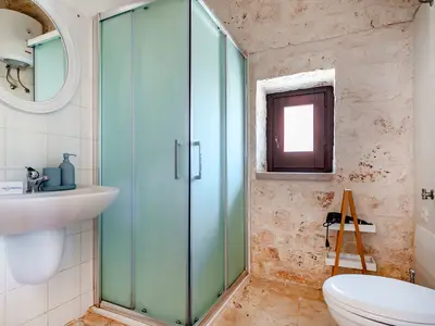 Badezimmer mit Dusche