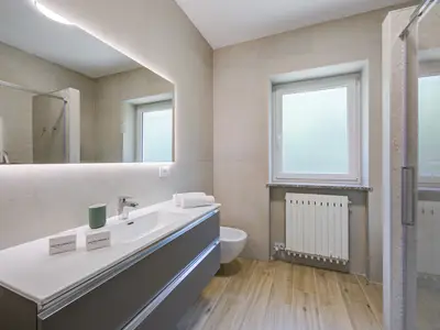 Badezimmer mit Dusche