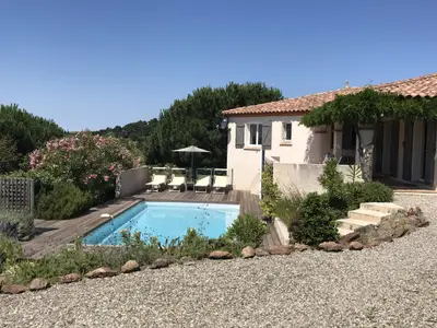 Außenseite Ferienhaus [Sommer]