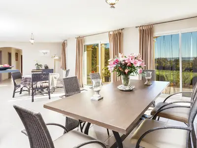 DiningRoom