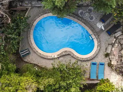 PoolOfHouse
