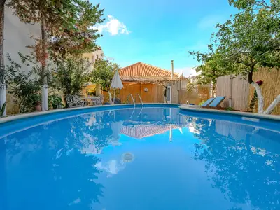 PoolOfHouse