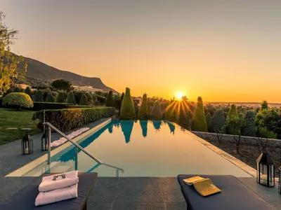 PoolOfHouse