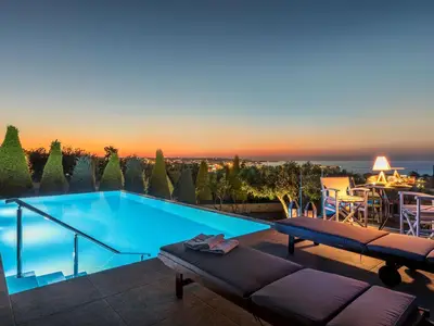 PoolOfHouse