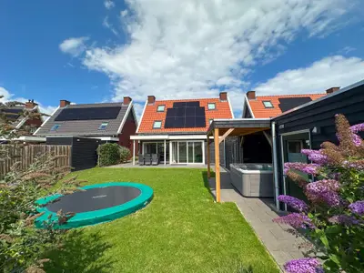 Außenseite Ferienhaus [Sommer]