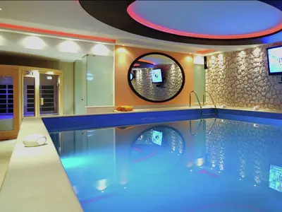 PoolOfHouse