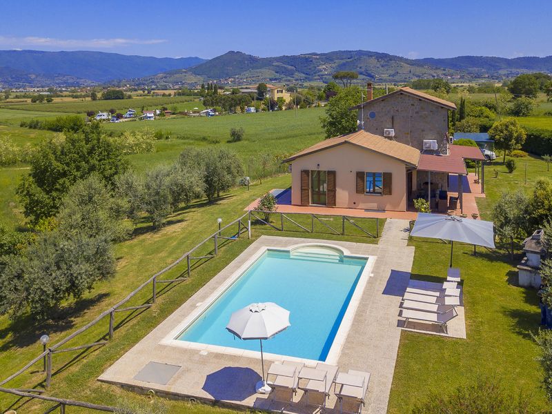 23707541-Villa-8-Cortona-800x600-0