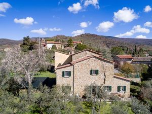 21224473-Villa-4-Cortona-300x225-1