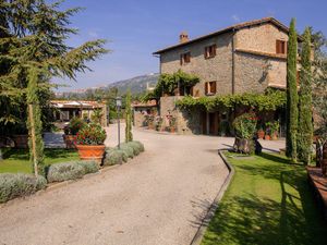 19393641-Villa-8-Cortona-300x225-3