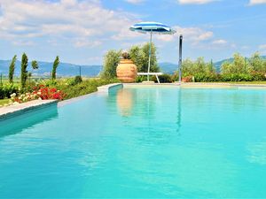 23292483-Villa-8-Cortona-300x225-1