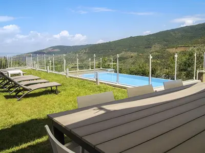 PoolOfHouse