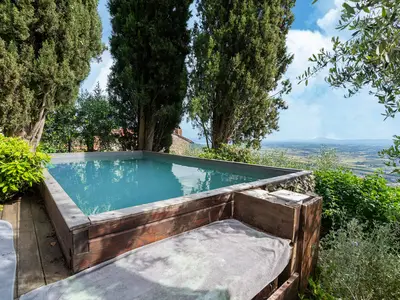 PoolOfHouse