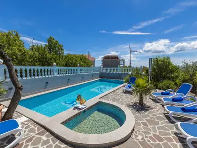 Villa für 12 Personen (193 m²) in Crikvenica 2/10