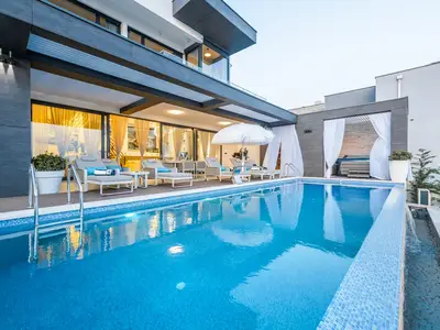 Villa für 8 Personen (302 m²) in Crikvenica 2/10