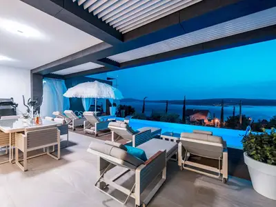 Villa für 8 Personen (300 m²) in Crikvenica 1/10