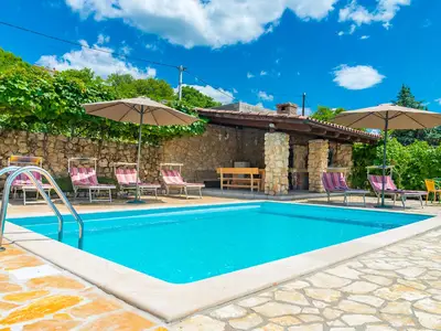 PoolOfHouse