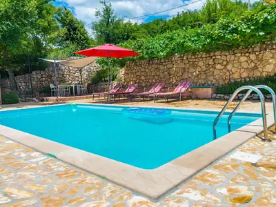 PoolOfHouse