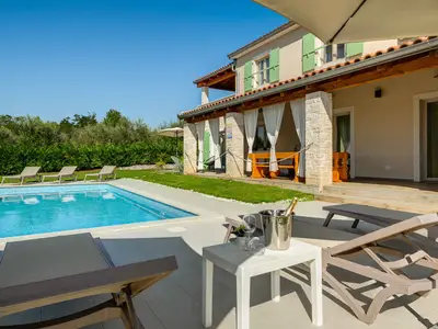 Villa für 8 Personen (234 m²) in Deklevi 2/10