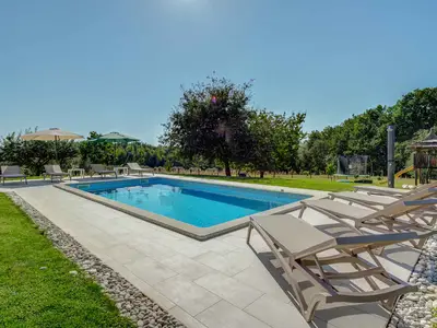 Villa für 8 Personen (234 m²) in Deklevi 6/10