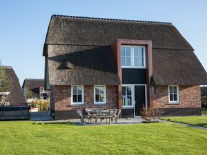 23487144-Villa-10-Delfstrahuizen-300x225-0