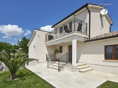 Villa für 8 Personen (170 m²) in Diminići 3/10