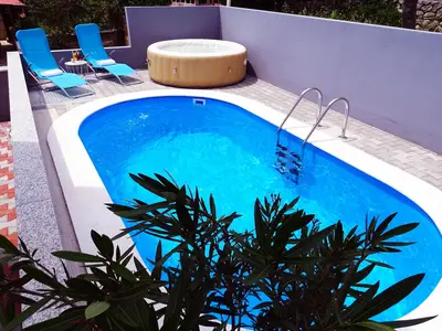 PoolOfHouse