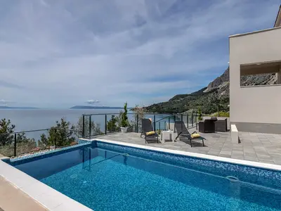 PoolOfHouse