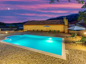 Villa für 10 Personen (180 m²) in Drivenik