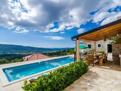 PoolOfHouse