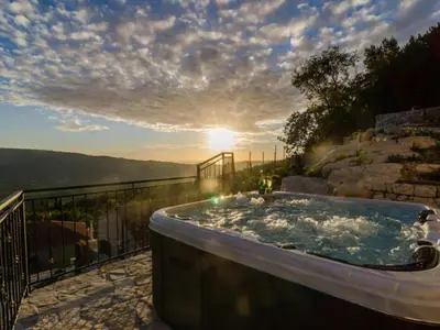 PoolOfHouse