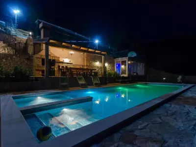 PoolOfHouse